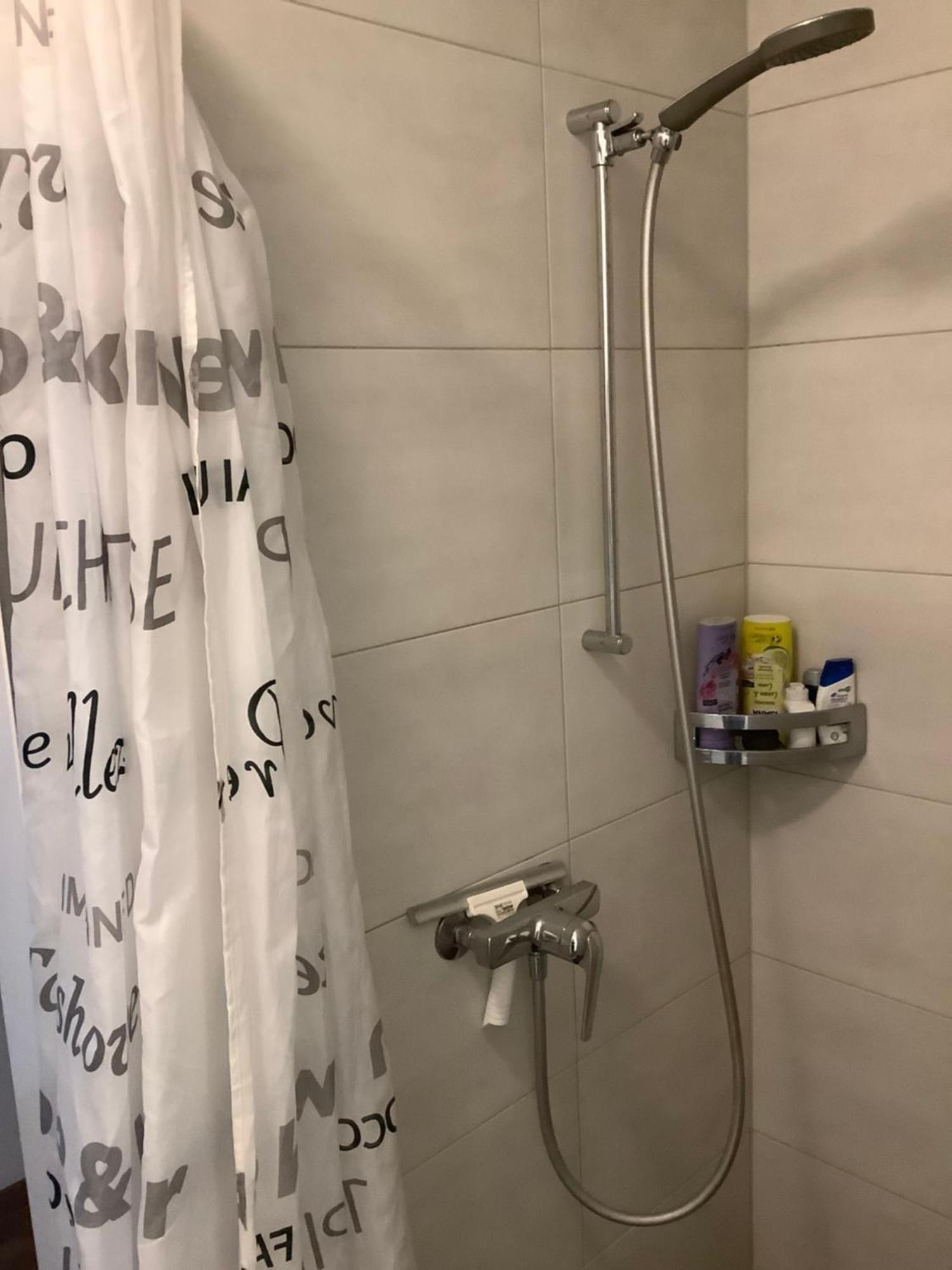 Chambre Spacieuse Et Confortable Avec Ecran Plat Oetwil an Der Limmat Exterior foto